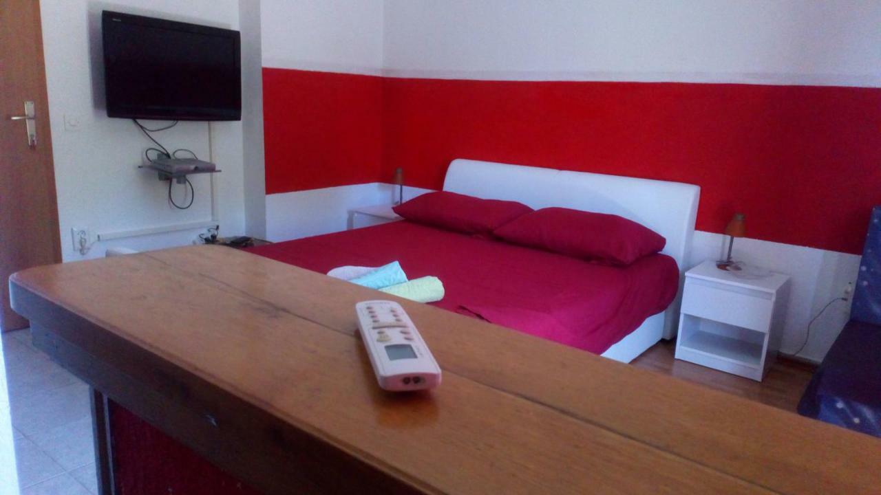 Rooms & Studio Supetar Exterior foto